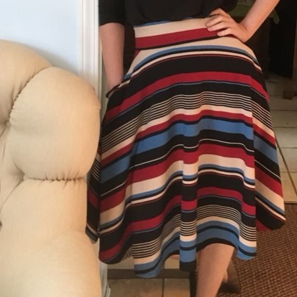 NWT Agnes & Dora Midi Skirt SIZE SMALL - Picture 2 of 4